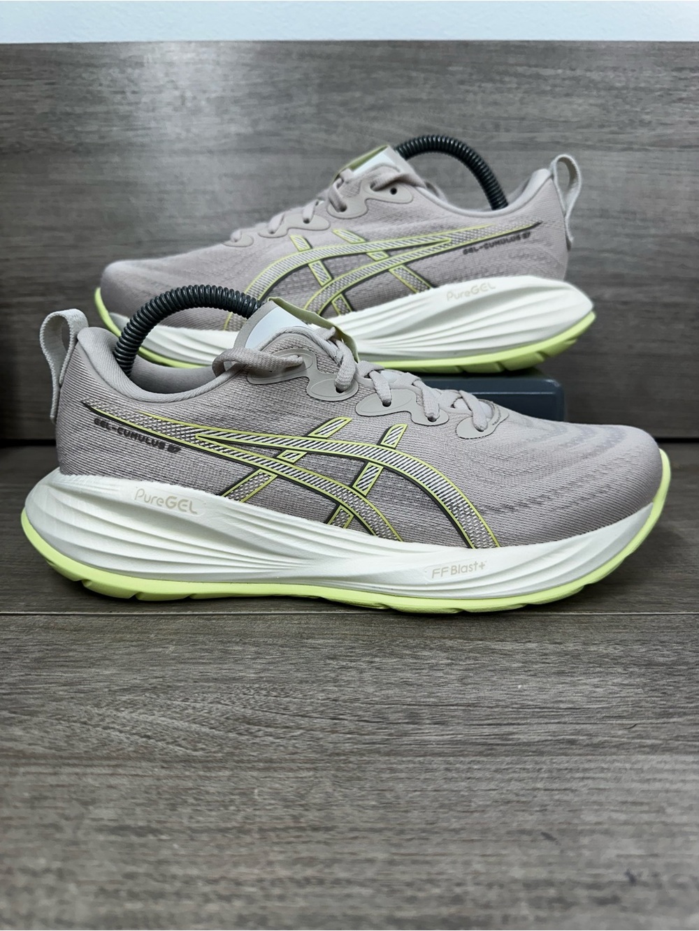 Asics Gel-Cumulus 27 Womens Size 8.5 Pink Beige Athletic Running Shoes Worn Once